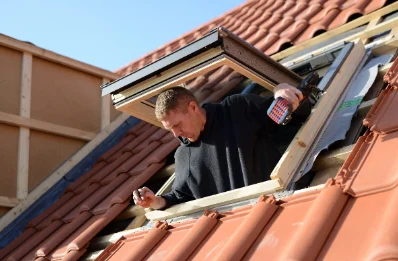 Pose de fenêtres de toit Velux à Genouillé